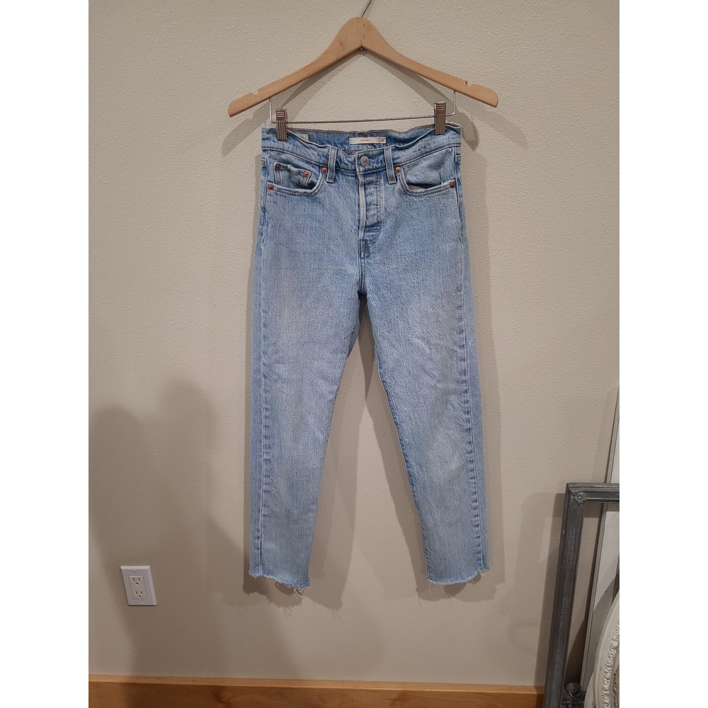 Levi's Premium Denim Wedgie Iconic Fit Women SZ 26 button fly raw hem ankle jean